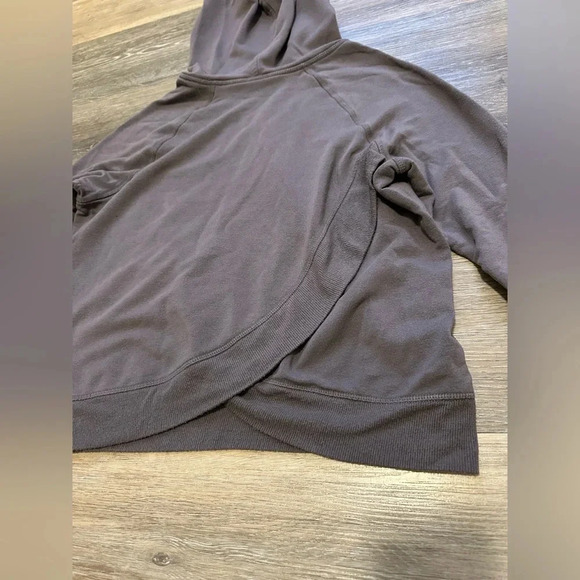 ATHLETA Women’s Dark Gray Cross Back Athletic Wear Sweater Size XS - Picture 9 of 9